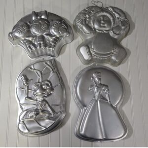 Lot of 4 Vtg Wilton Cake Pans Barbie Bugs Life Cabbage Patch Doll Powerpuff Girl